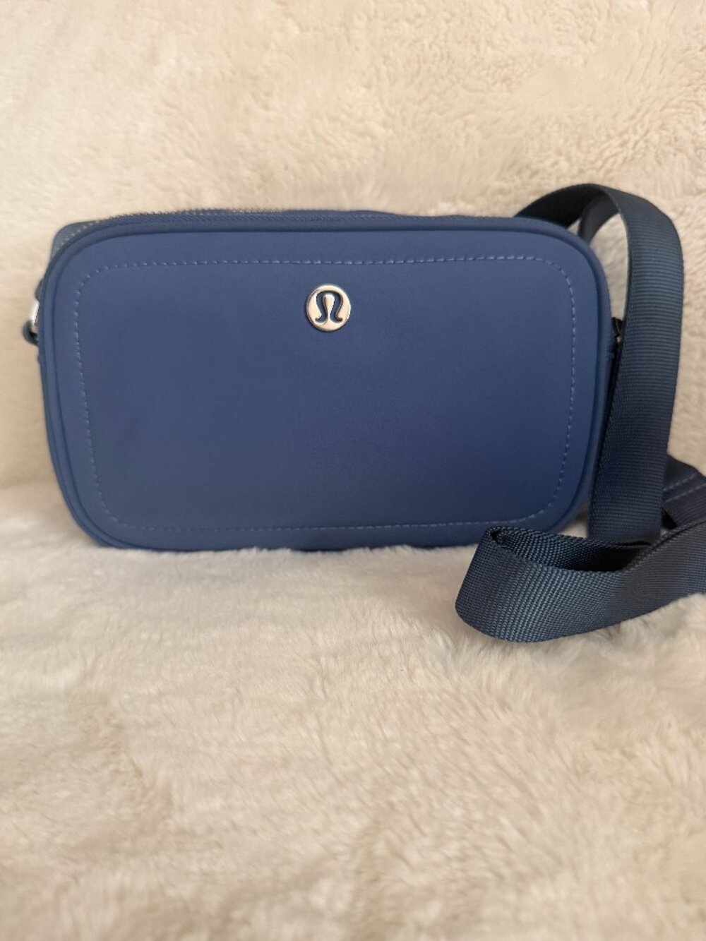 Lululemon Oasis Blue Crossbody Camera Bag 2L